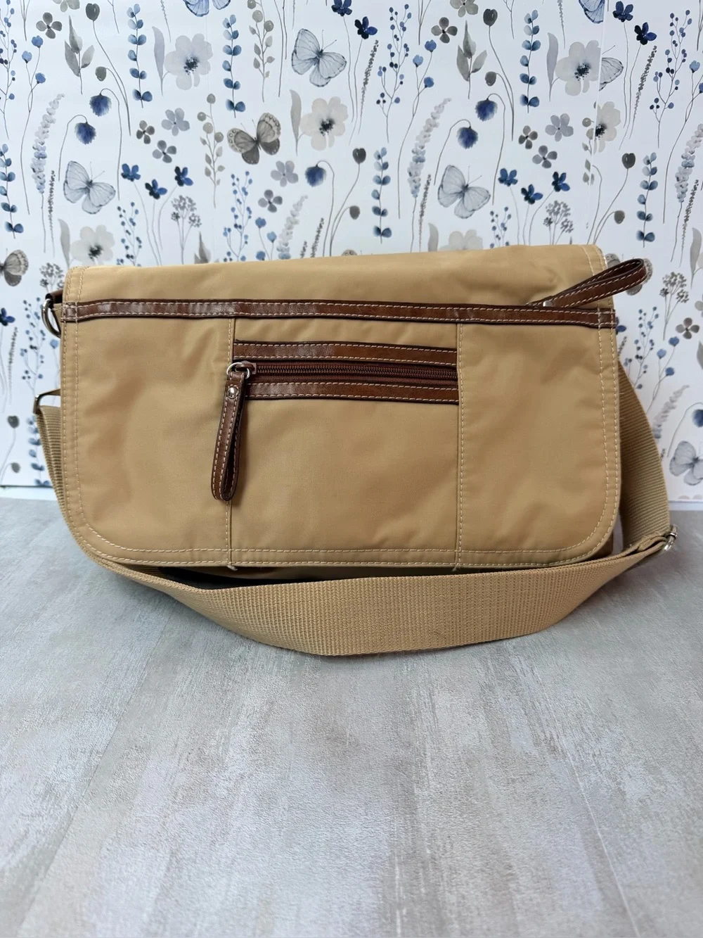 Tan Woman’s Messenger Bag with Brown Trim Nine West.